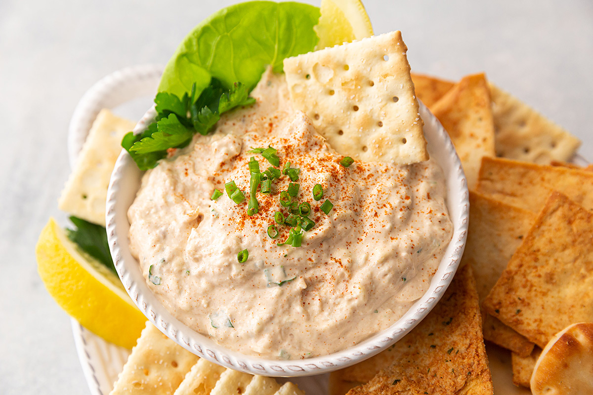 gulf coast smoked tuna dip recipe with saltine crackers