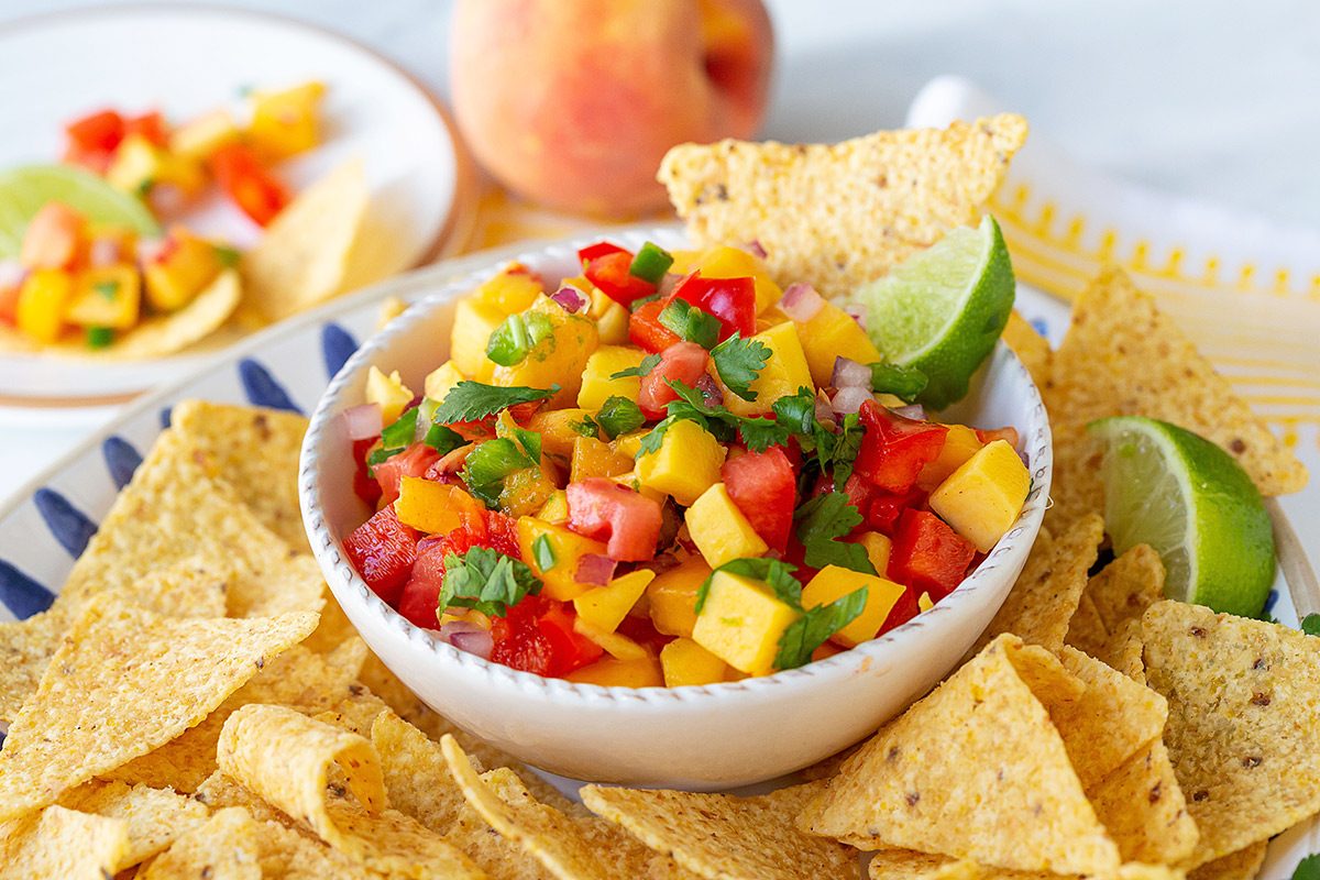 Peach Mango Salsa (Quick Fruit Salsa!) - Best Appetizers