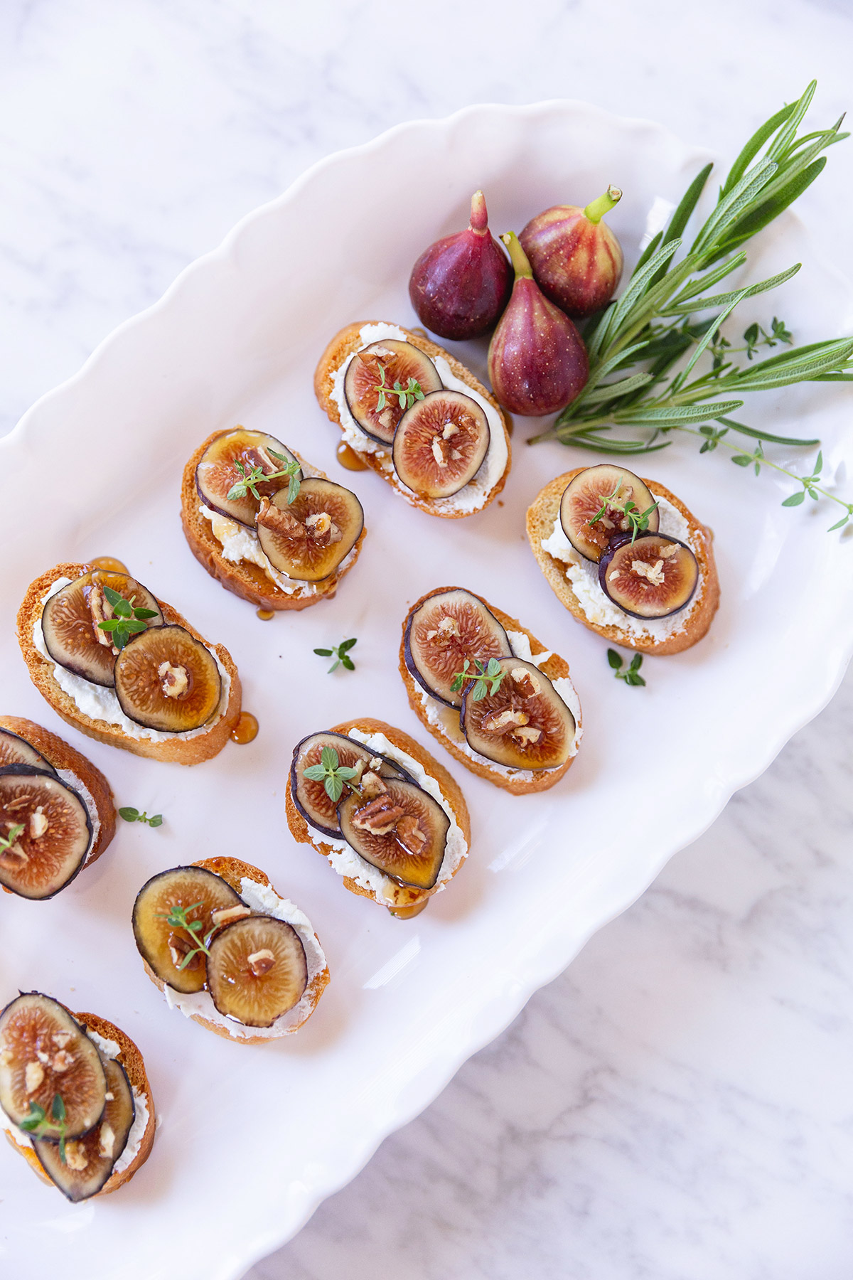 Fit and Goat Cheese Crostini