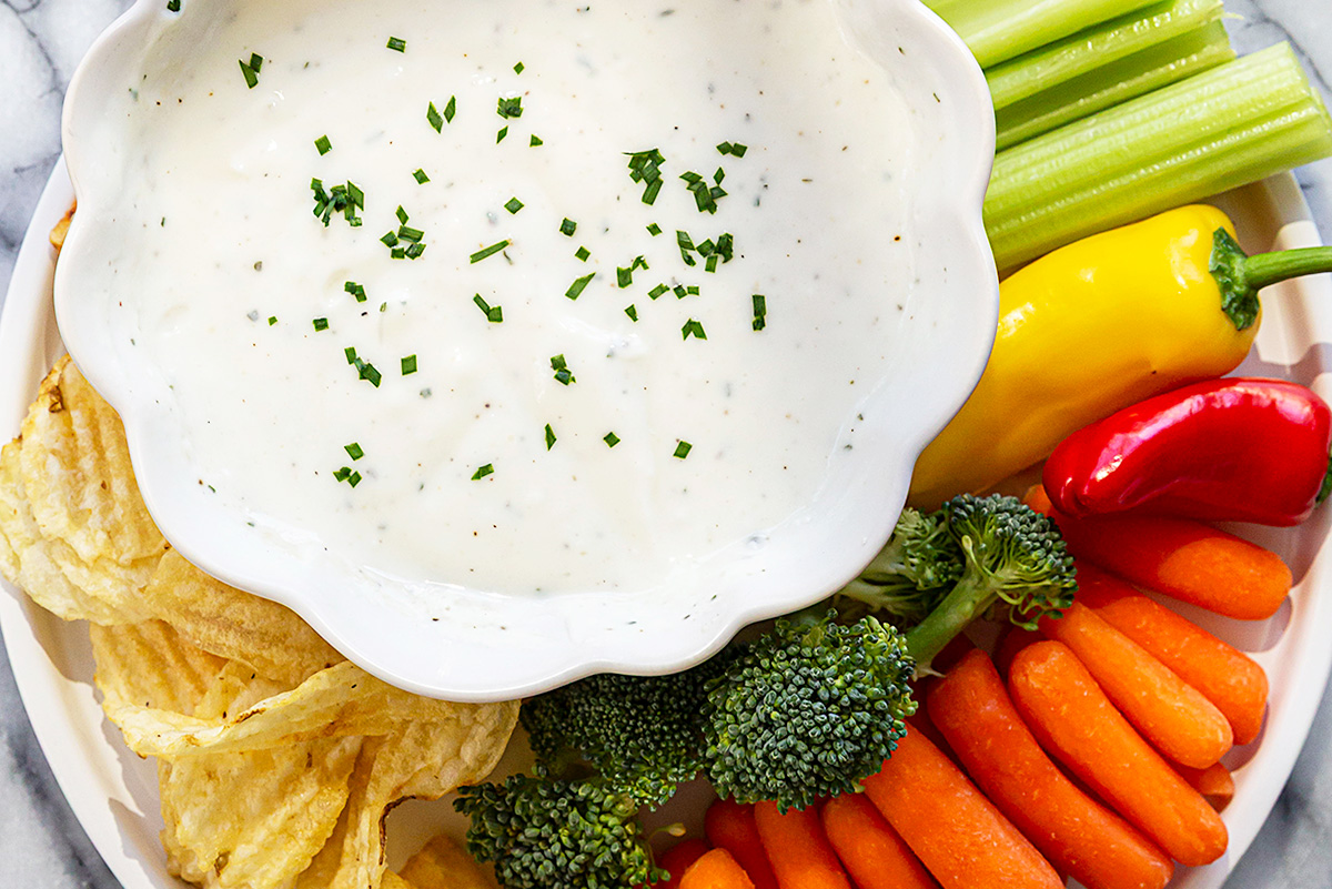 2-ingredient ranch dip with veggies